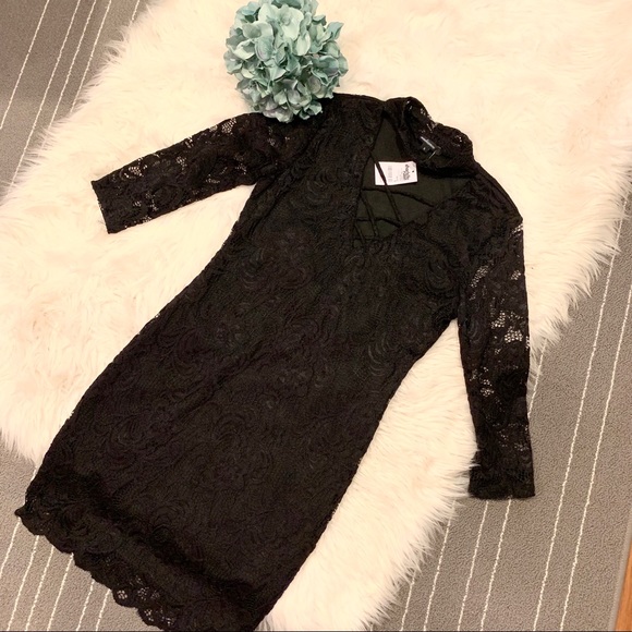 Charlotte Russe Dresses & Skirts - NEW Lace bodycon dress with chocker